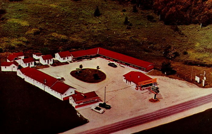 Gustafsons Resort - Vintage Postcard View